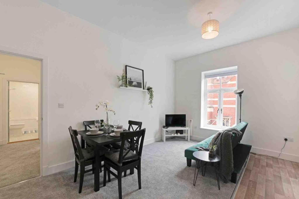 Town Center Apartment In Bishops Stortford Birchanger Exteriör bild